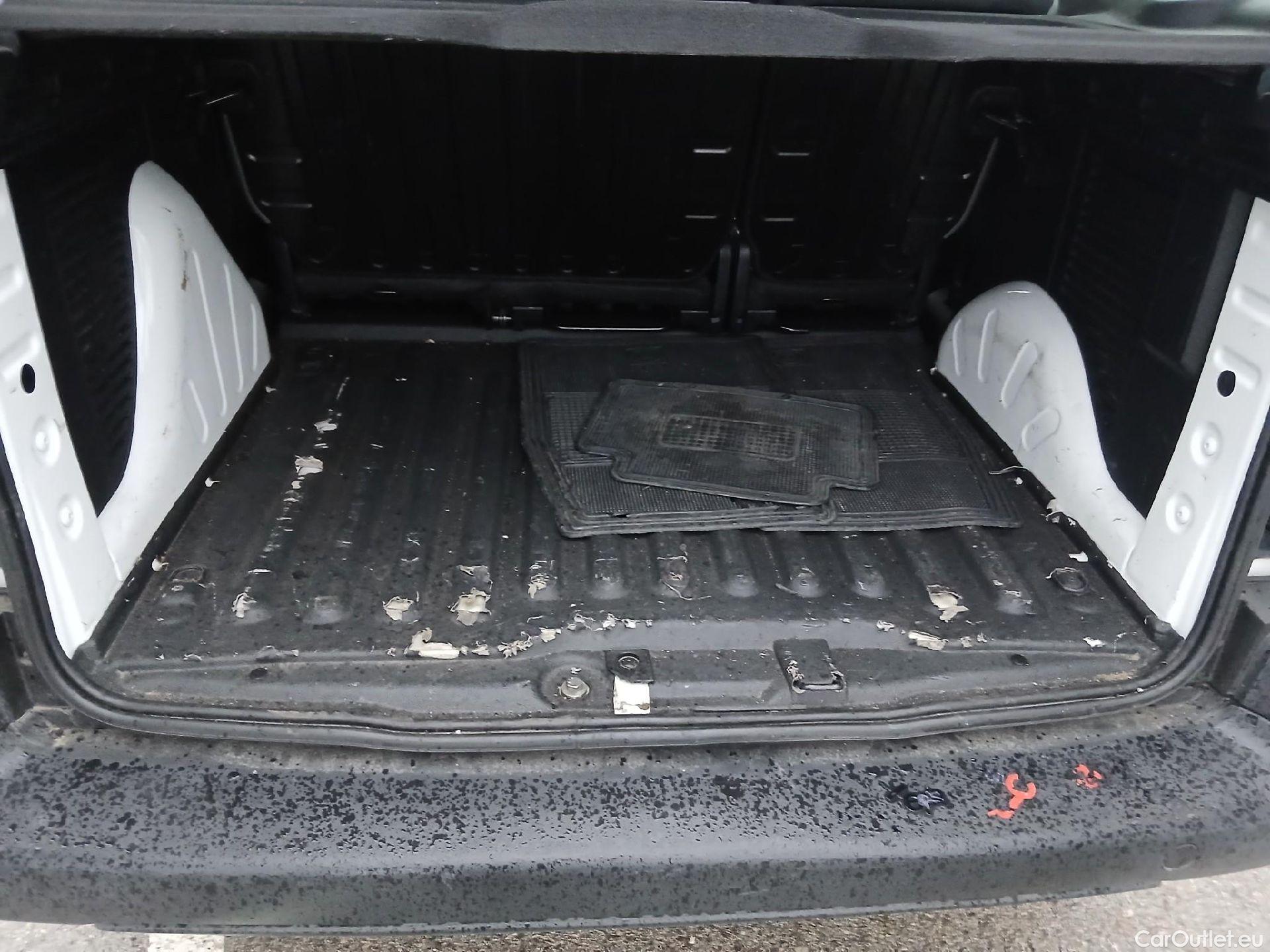  Citroen  Berlingo CITROEN  / 2015 / 4P / combi Multispace LIVE Edit.BlueHDi 74KW (100CV (AC) #23