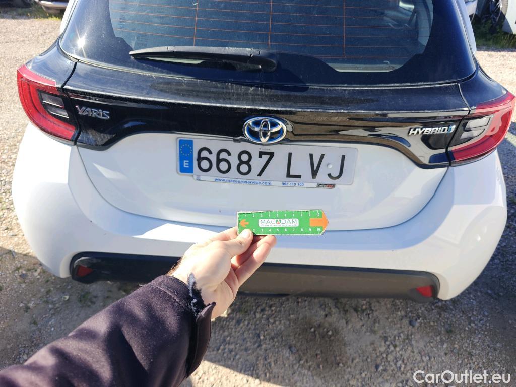  Toyota  Yaris TOYOTA  / 2020 / 5P / berlina con portón 1.5 120H Active Tech #1