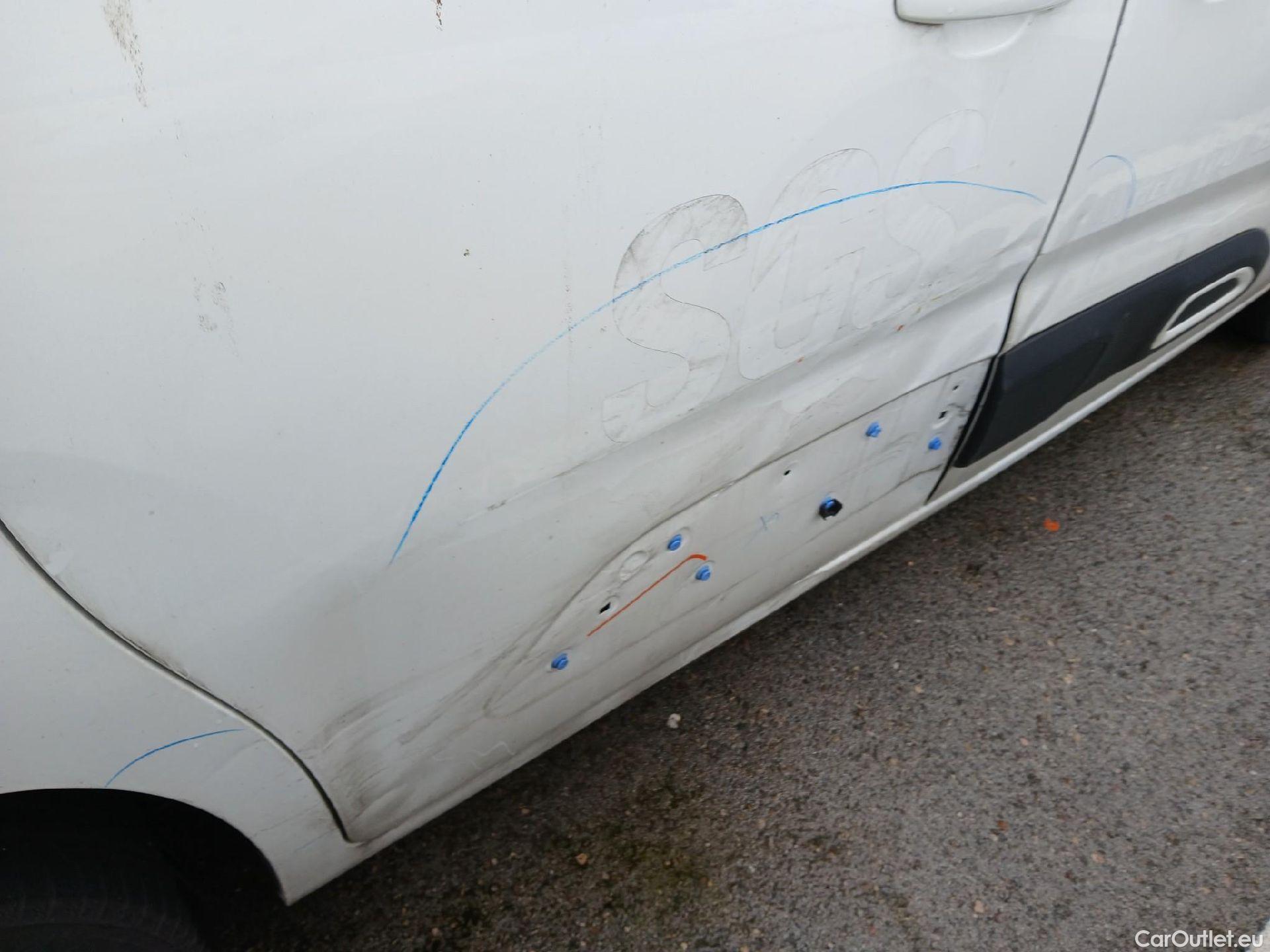  Citroen  Berlingo CITROEN  / 2018 / 5P / monovolumen compacto Talla M BlueHDi 100 S&S FEEL #31