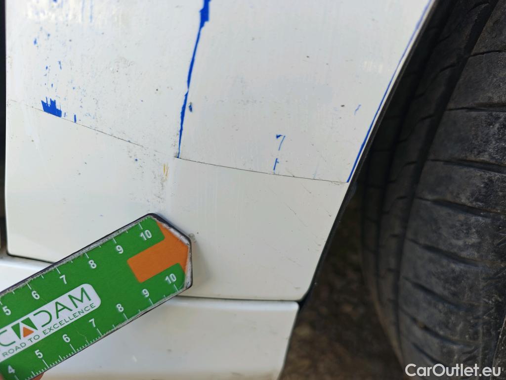  Toyota  Yaris TOYOTA  / 2020 / 5P / berlina con portón 1.5 120H Active Tech #45