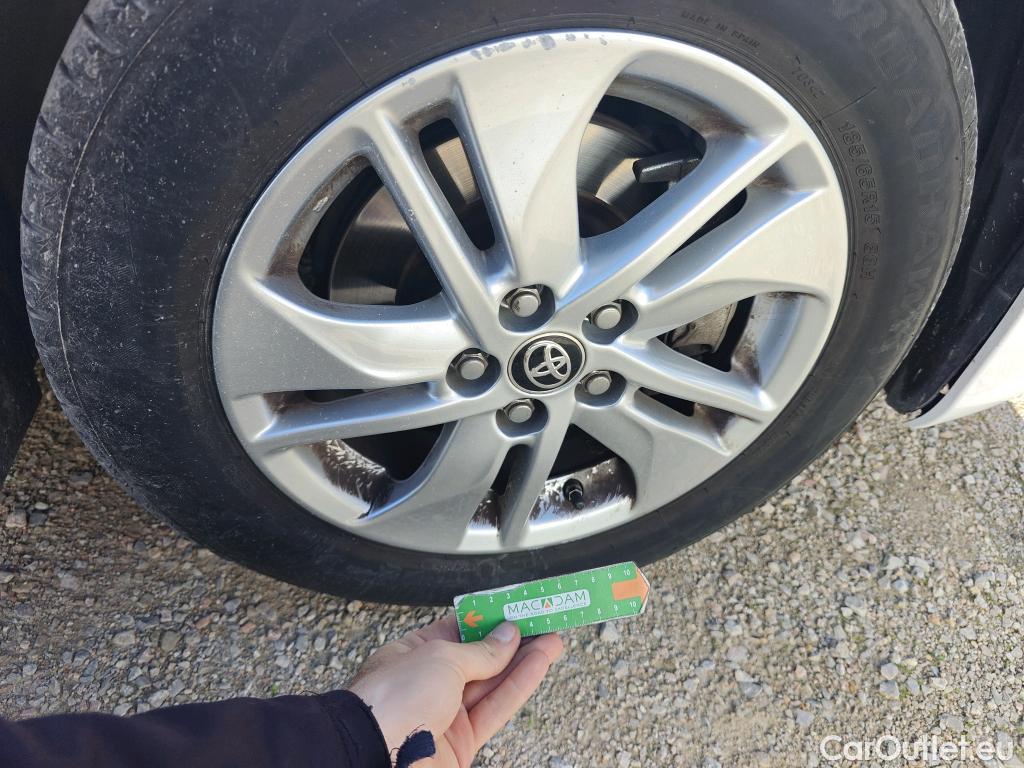  Toyota  Yaris TOYOTA  / 2020 / 5P / berlina con portón 1.5 120H Active Tech #21