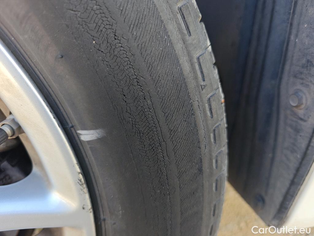  Toyota  Yaris TOYOTA  / 2020 / 5P / berlina con portón 1.5 120H Active Tech #30