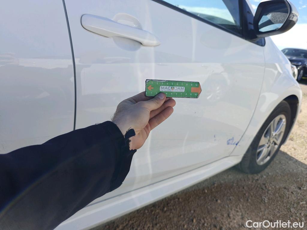  Toyota  Yaris TOYOTA  / 2020 / 5P / berlina con portón 1.5 120H Active Tech #24