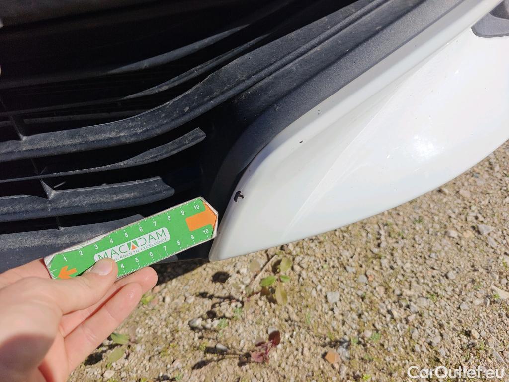  Toyota  Yaris TOYOTA  / 2020 / 5P / berlina con portón 1.5 120H Active Tech #59