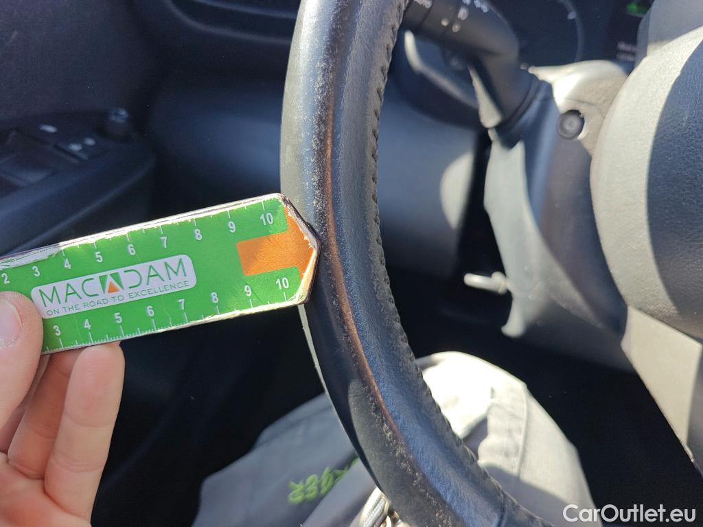  Toyota  Yaris TOYOTA  / 2020 / 5P / berlina con portón 1.5 120H Active Tech #47