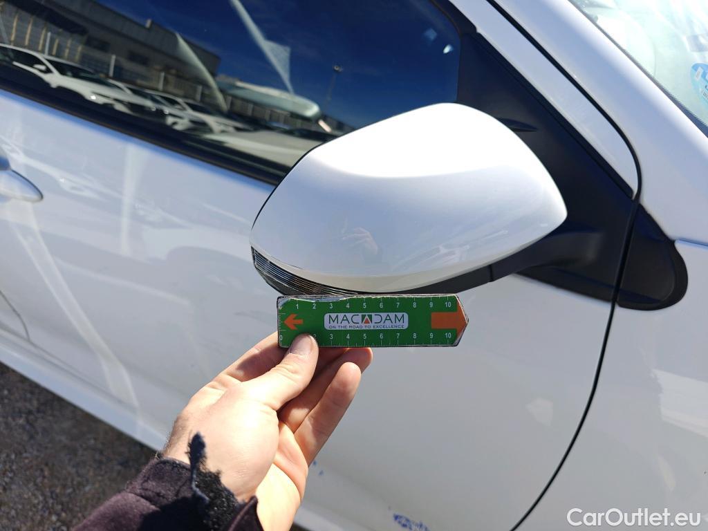  Toyota  Yaris TOYOTA  / 2020 / 5P / berlina con portón 1.5 120H Active Tech #62