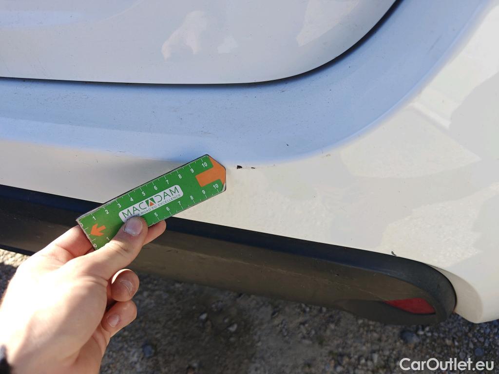  Toyota  Yaris TOYOTA  / 2020 / 5P / berlina con portón 1.5 120H Active Tech #52