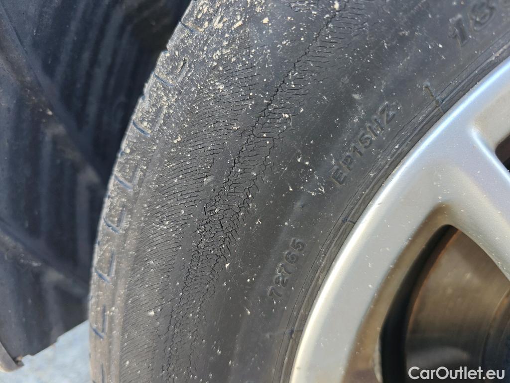  Toyota  Yaris TOYOTA  / 2020 / 5P / berlina con portón 1.5 120H Active Tech #31