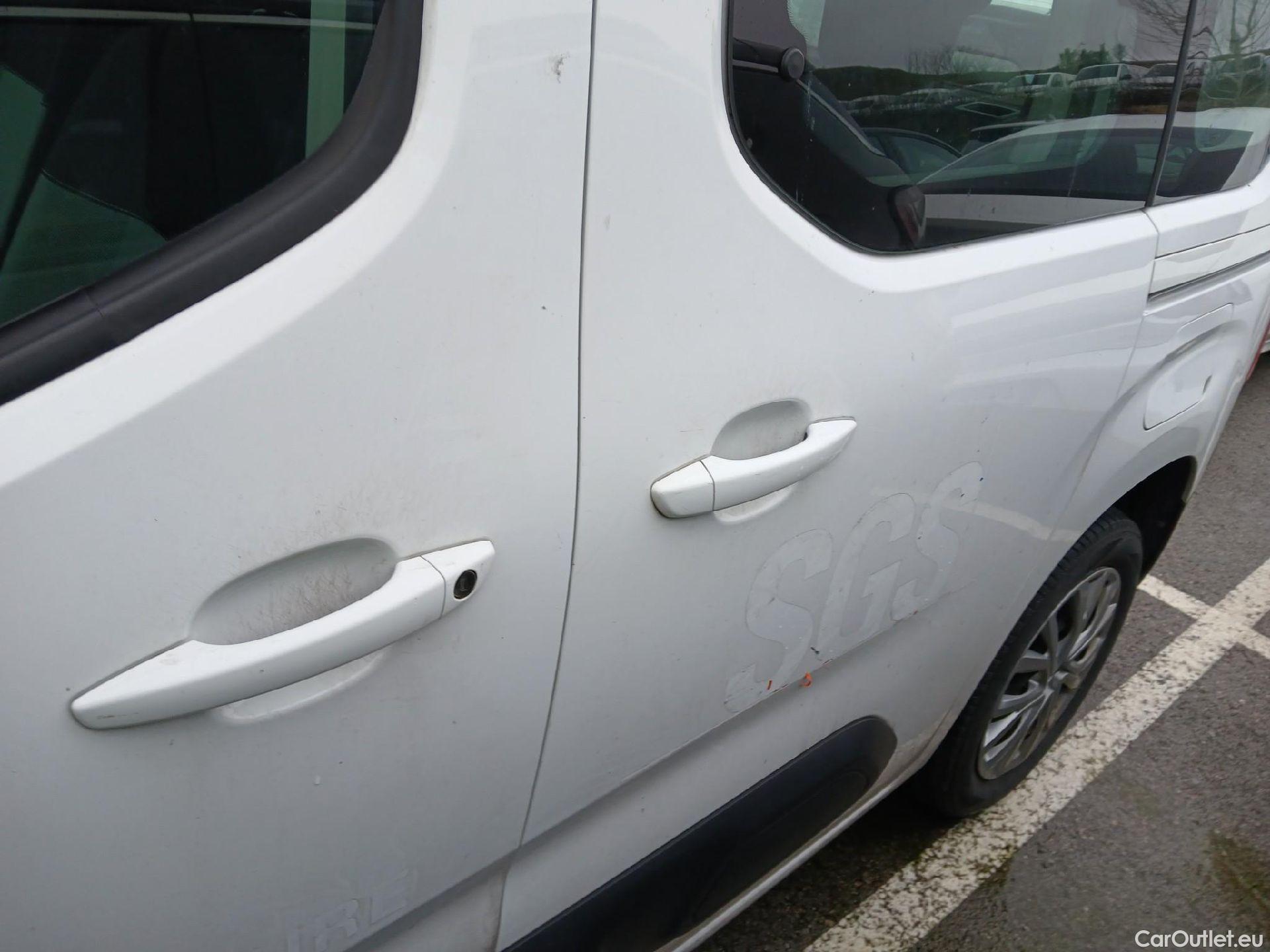  Citroen  Berlingo CITROEN  / 2018 / 5P / monovolumen compacto Talla M BlueHDi 100 S&S FEEL #19