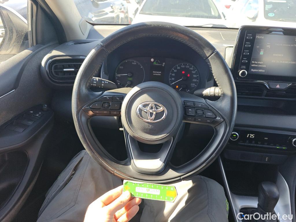  Toyota  Yaris TOYOTA  / 2020 / 5P / berlina con portón 1.5 120H Active Tech #46