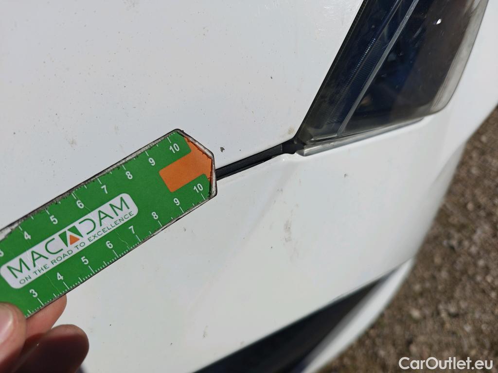  Toyota  Yaris TOYOTA  / 2020 / 5P / berlina con portón 1.5 120H Active Tech #69