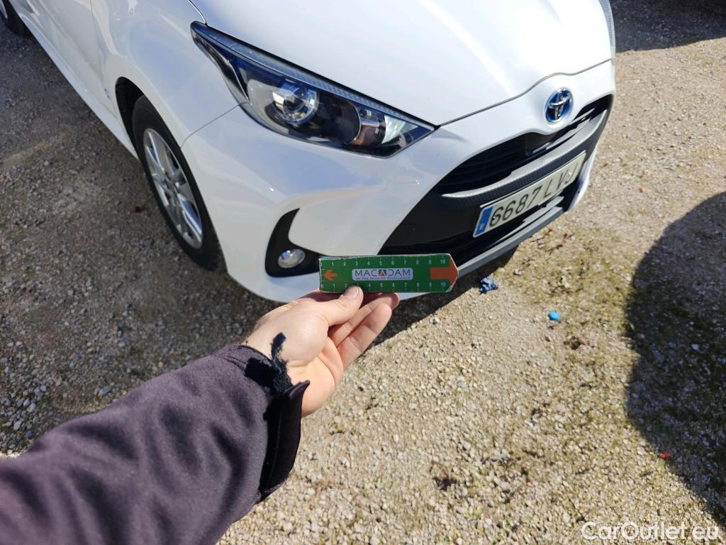  Toyota  Yaris TOYOTA  / 2020 / 5P / berlina con portón 1.5 120H Active Tech #56