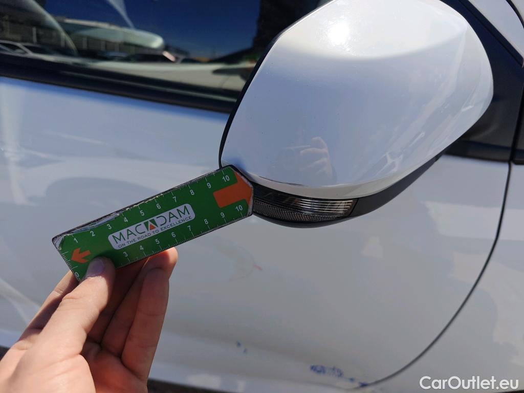  Toyota  Yaris TOYOTA  / 2020 / 5P / berlina con portón 1.5 120H Active Tech #63