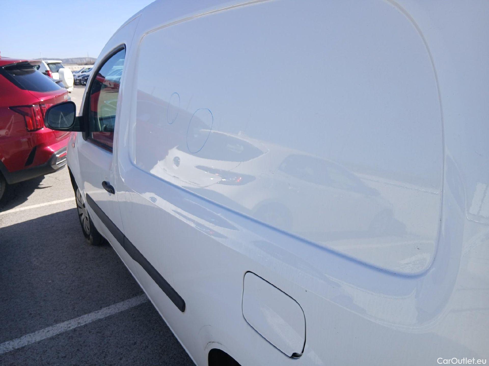  Mercedes  Citan MERCEDES-BENZ  / 2012 / 4P / furgón derivado de turismo 109 CDI Furgón Largo #17