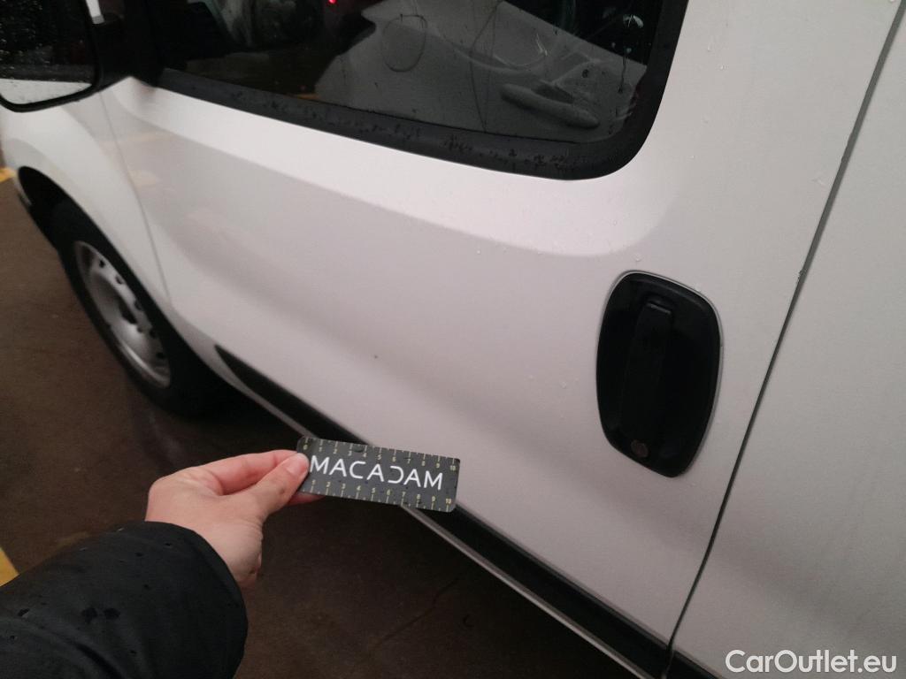  Fiat  Fiorino FIAT  / 2016 / 3P / furgón derivado de turismo Cargo Base 1.4 Natural Power 51kW (70CV)  #18