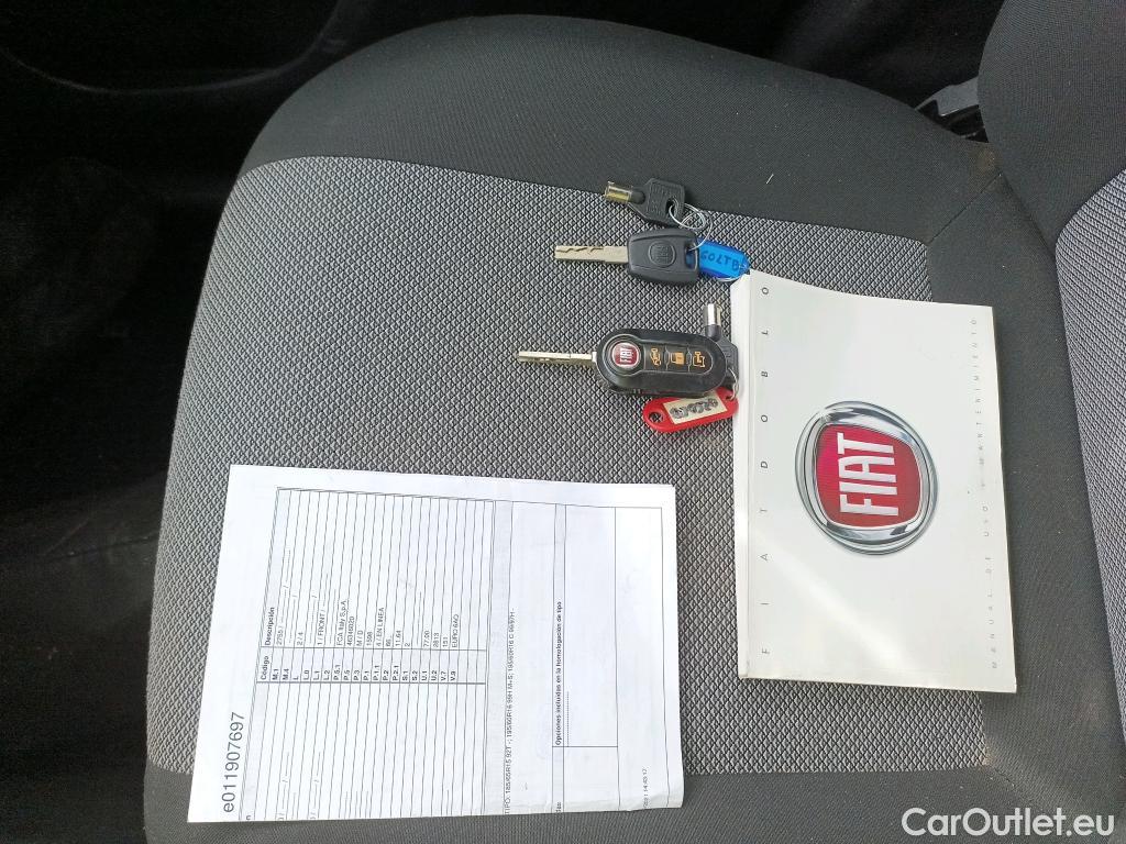  Fiat  Doblo FIAT Doblò Cargo/2015/4P/furgón derivado de turismo Cargo SX 1.3 Mjet 70 kW (95 CV) #19