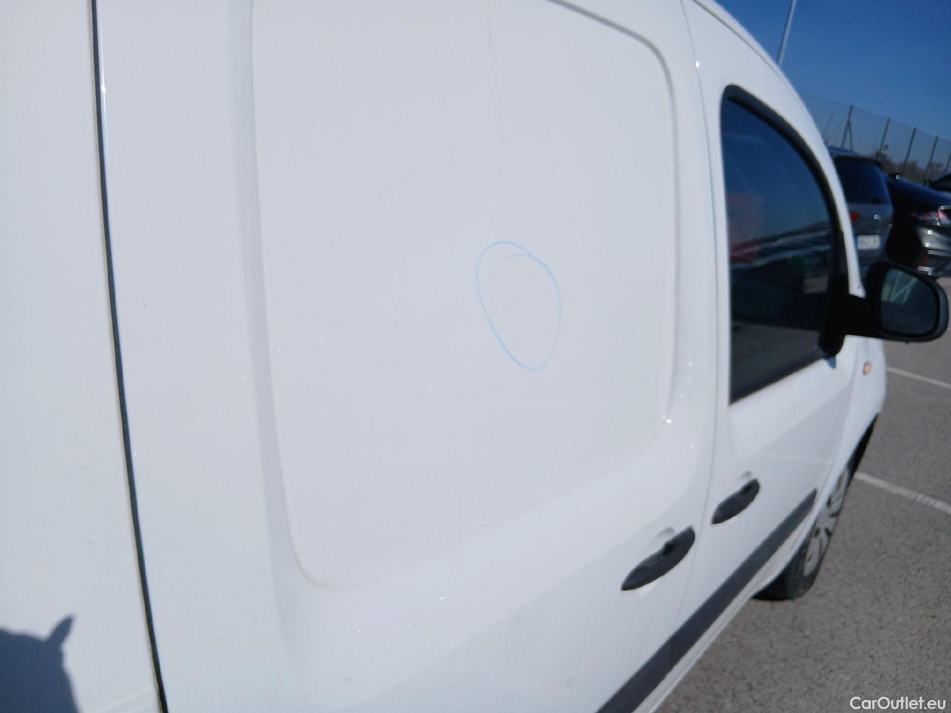  Mercedes  Citan MERCEDES-BENZ  / 2012 / 4P / furgón derivado de turismo 109 CDI Furgón Largo #26