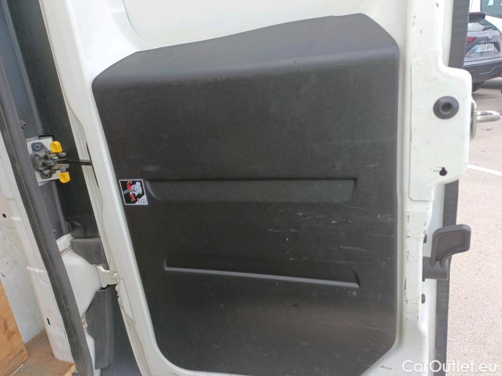  Fiat  Doblo FIAT Doblò Cargo/2015/4P/furgón derivado de turismo Cargo SX 1.3 Mjet 70 kW (95 CV) #18