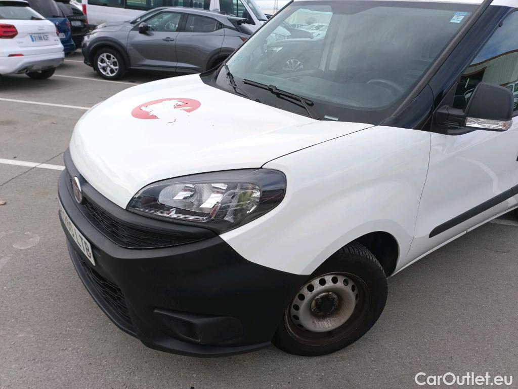  Fiat  Doblo FIAT Doblò Cargo/2015/4P/furgón derivado de turismo Cargo SX 1.3 Mjet 70 kW (95 CV) #22