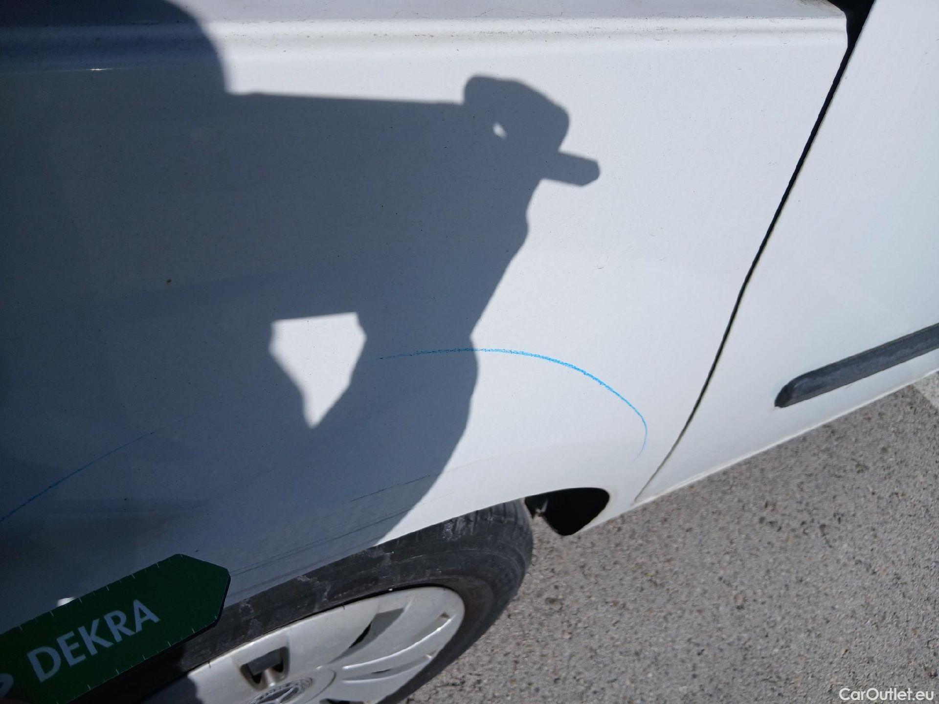  Mercedes  Citan MERCEDES-BENZ  / 2012 / 4P / furgón derivado de turismo 109 CDI Furgón Largo #24