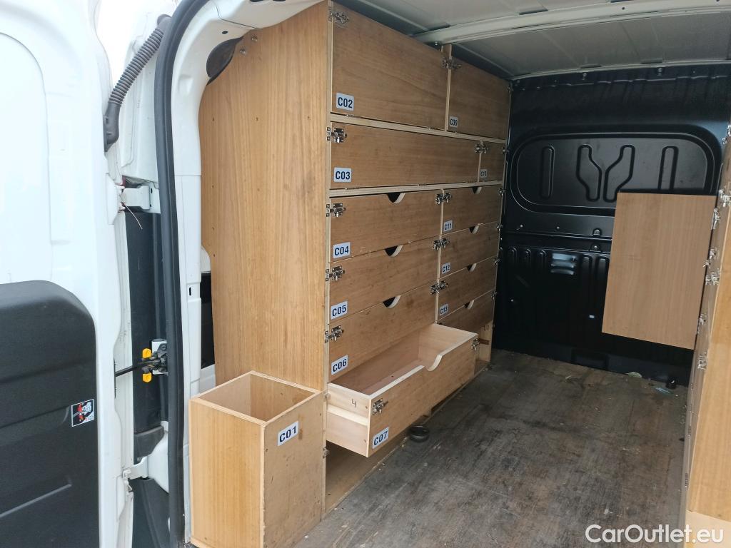  Fiat  Doblo FIAT Doblò Cargo/2015/4P/furgón derivado de turismo Cargo SX 1.3 Mjet 70 kW (95 CV) #23