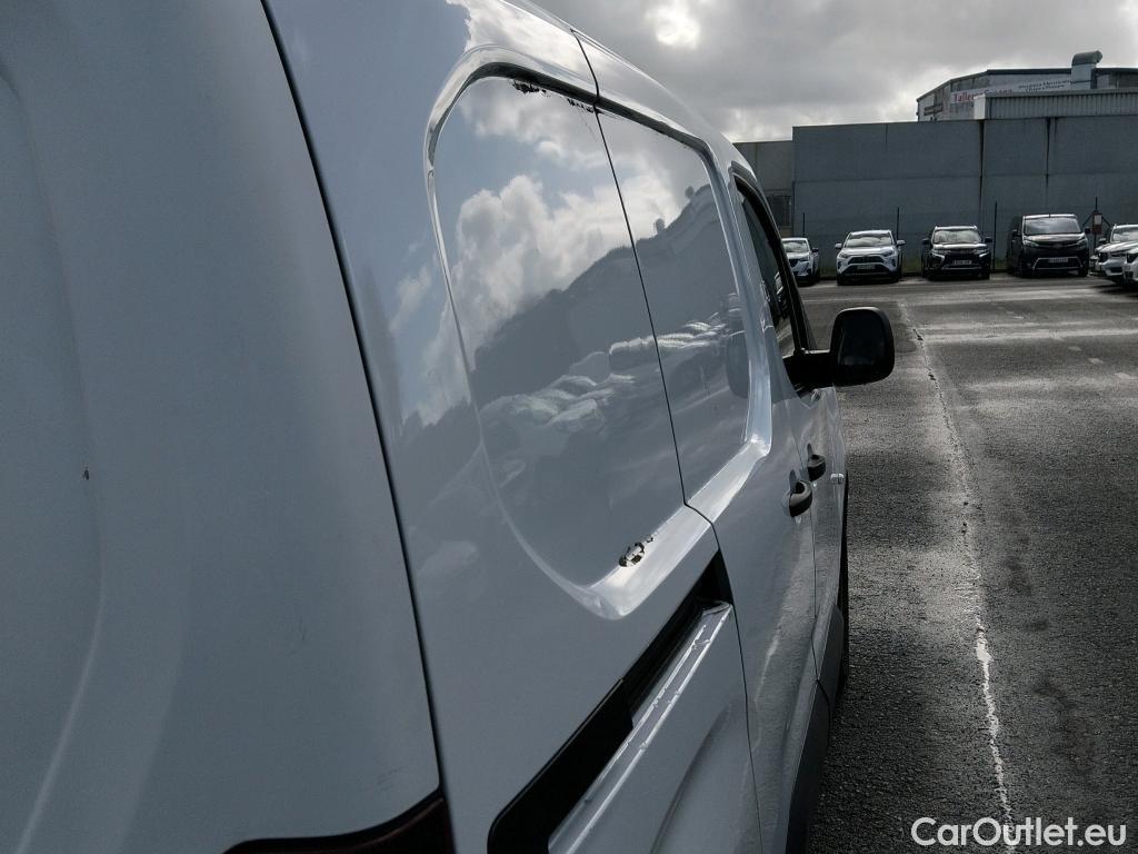  Opel  Combo OPEL  / 2018 / 3P / furgón derivado de turismo 1.5 TD 56kW (75CV) Express L H1 650kg #48