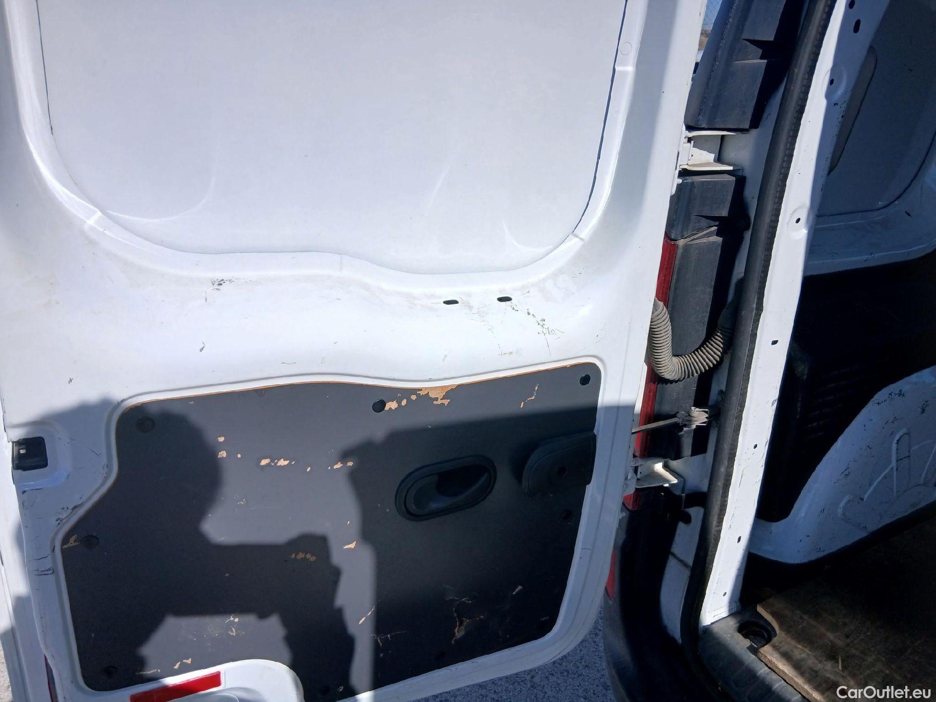  Mercedes  Citan MERCEDES-BENZ  / 2012 / 4P / furgón derivado de turismo 109 CDI Furgón Largo #2