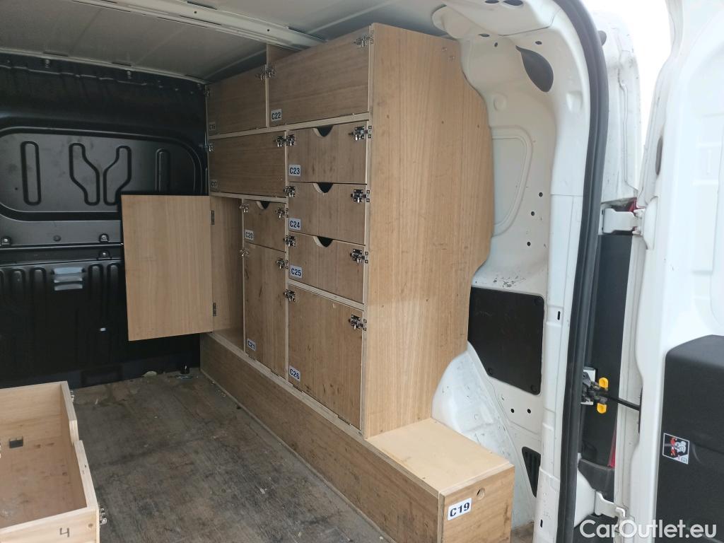  Fiat  Doblo FIAT Doblò Cargo/2015/4P/furgón derivado de turismo Cargo SX 1.3 Mjet 70 kW (95 CV) #24