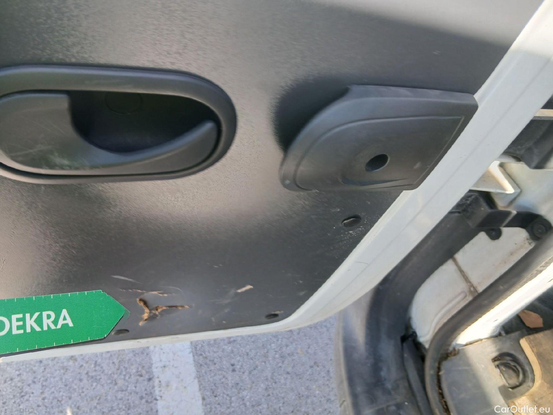  Mercedes  Citan MERCEDES-BENZ  / 2012 / 4P / furgón derivado de turismo 109 CDI Furgón Largo #5