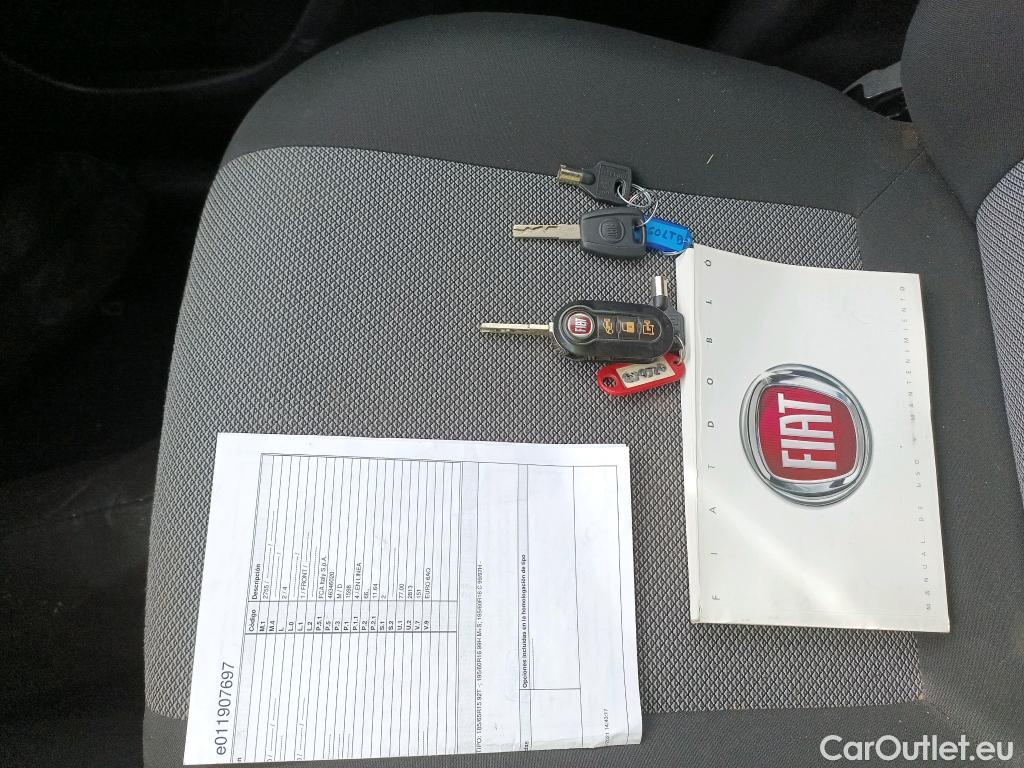  Fiat  Doblo FIAT Doblò Cargo/2015/4P/furgón derivado de turismo Cargo SX 1.3 Mjet 70 kW (95 CV) #20