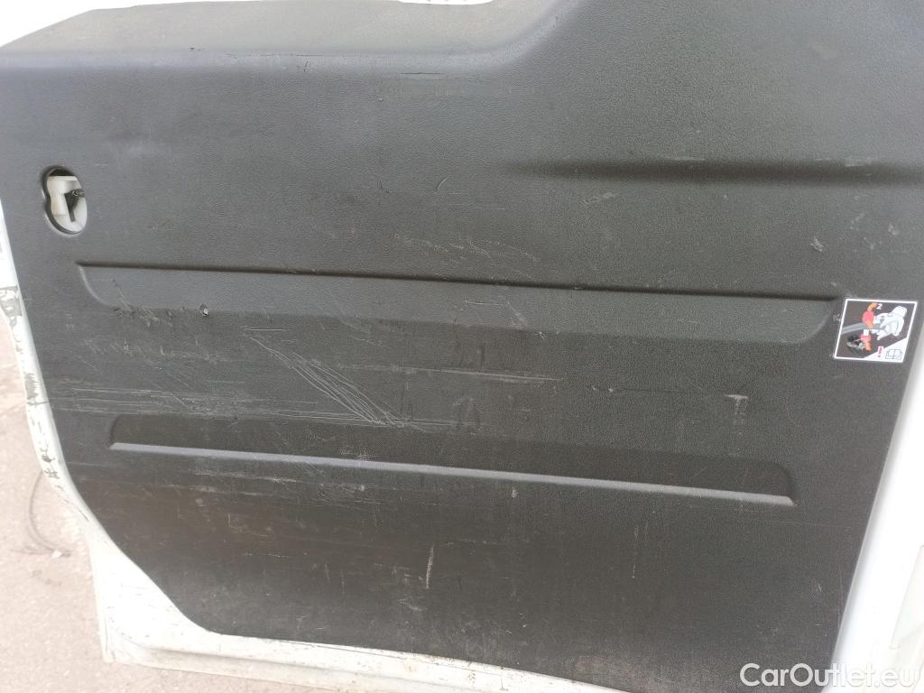  Fiat  Doblo FIAT Doblò Cargo/2015/3P/furgón derivado de turismo Cargo Base 1.6 Mjet 66kW (90CV) #24