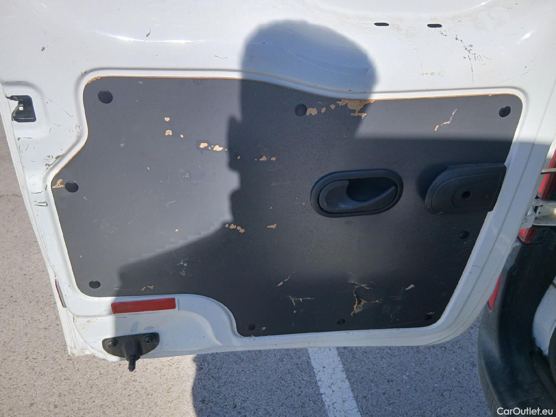  Mercedes  Citan MERCEDES-BENZ  / 2012 / 4P / furgón derivado de turismo 109 CDI Furgón Largo #4