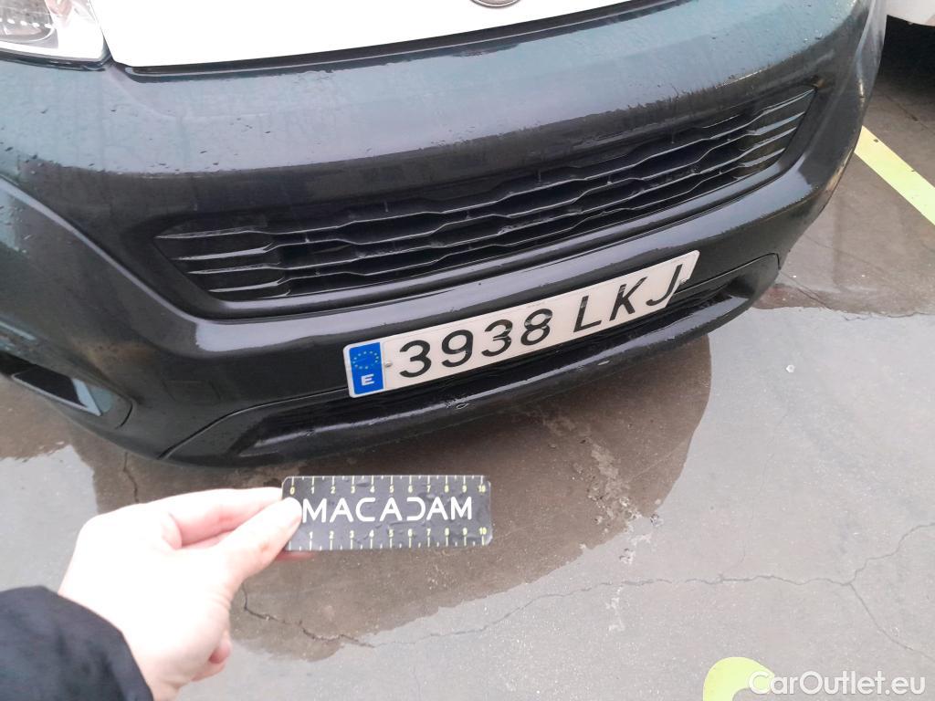  Fiat  Fiorino FIAT  / 2016 / 3P / furgón derivado de turismo Cargo Base 1.4 Natural Power 51kW (70CV)  #17