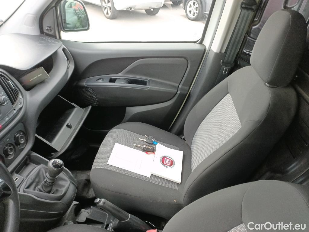  Fiat  Doblo FIAT Doblò Cargo/2015/4P/furgón derivado de turismo Cargo SX 1.3 Mjet 70 kW (95 CV) #12