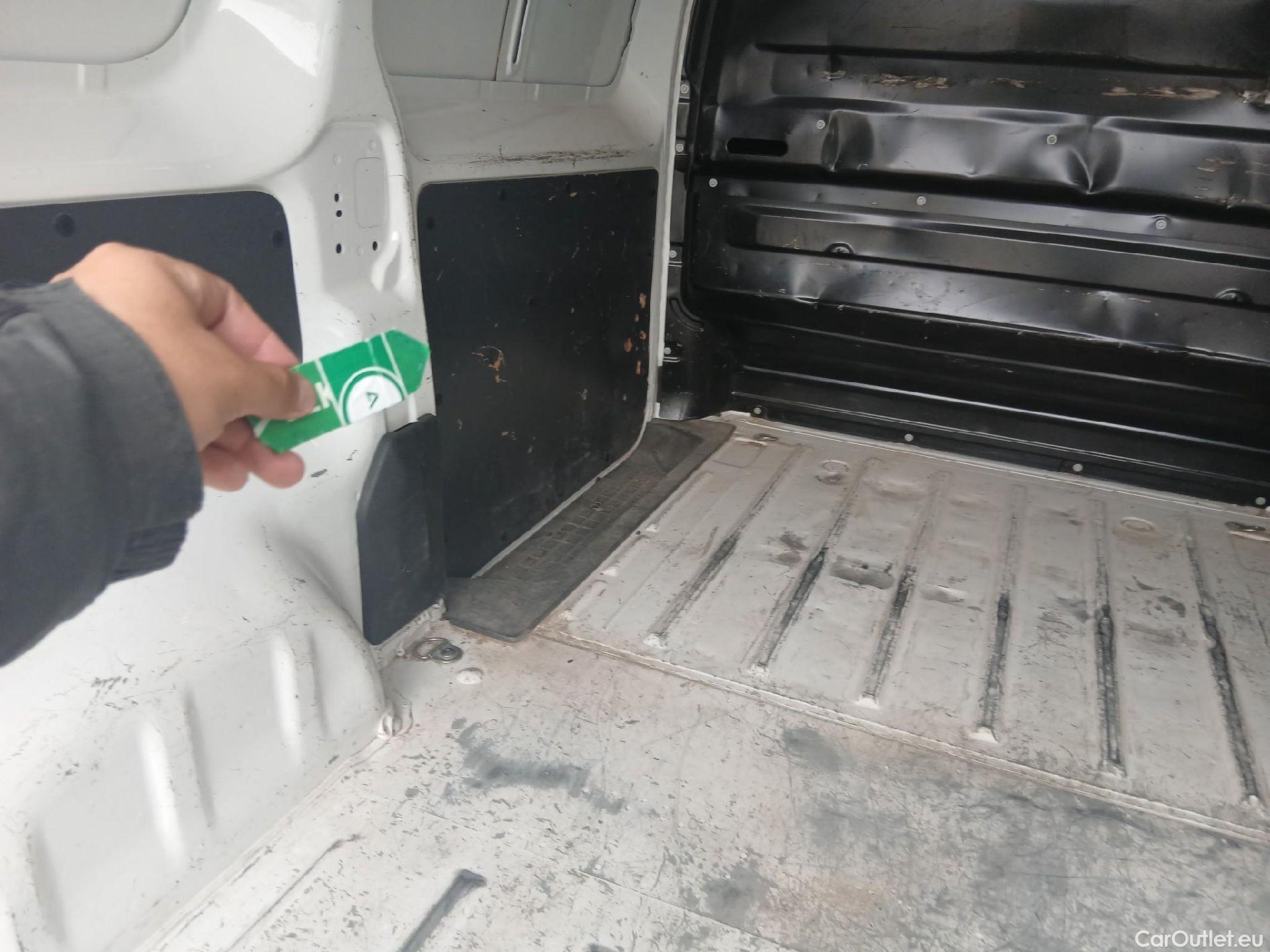  Peugeot  Expert PEUGEOT  / 2016 / 4P / furgón Furgón Premium 1.5 BlueHDi 120 Standard #8