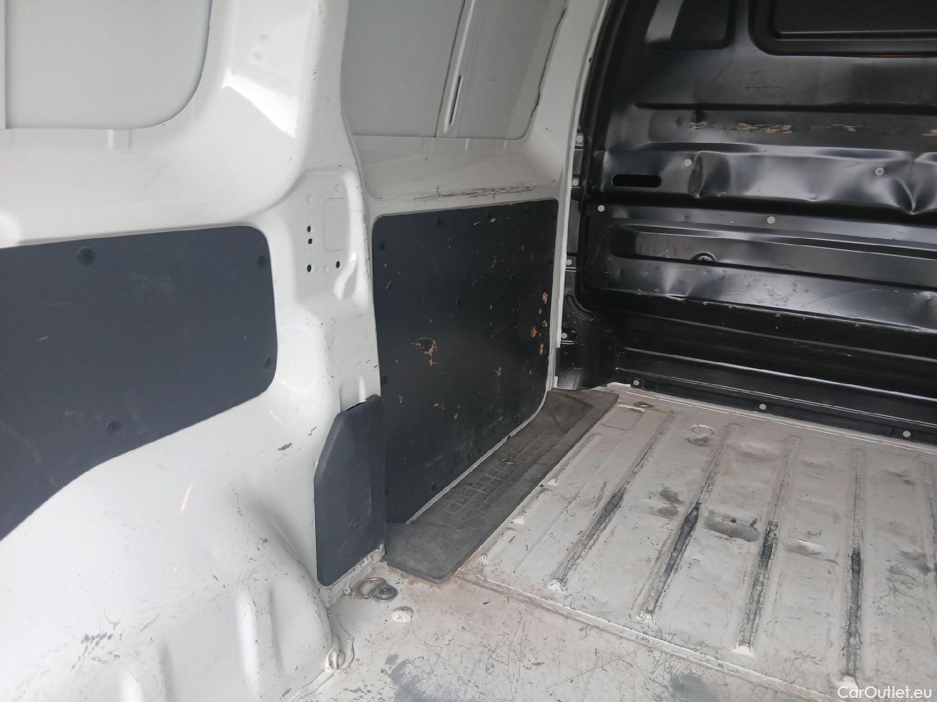  Peugeot  Expert PEUGEOT  / 2016 / 4P / furgón Furgón Premium 1.5 BlueHDi 120 Standard #7