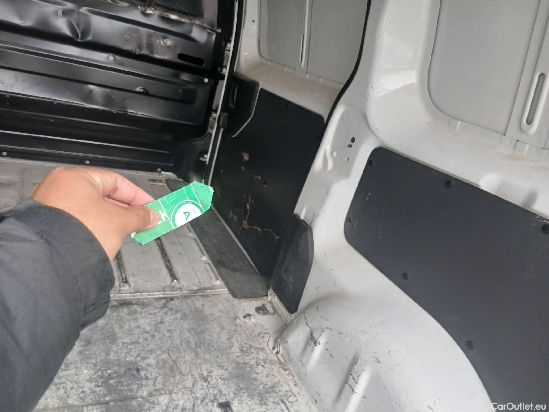  Peugeot  Expert PEUGEOT  / 2016 / 4P / furgón Furgón Premium 1.5 BlueHDi 120 Standard #9