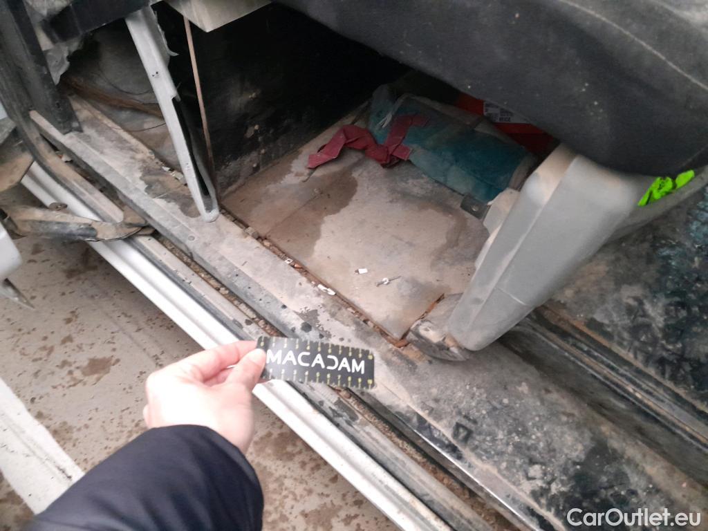  Opel  Movano OPEL  / 2010 / 4P / furgón 2.3 CDTI 96kW (130CV) L2 H2 F 3.5t DC #4