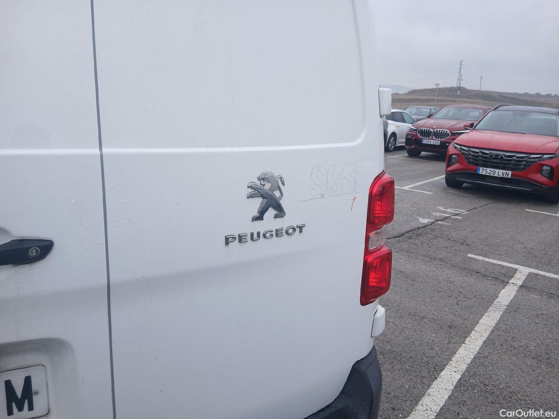  Peugeot  Expert PEUGEOT  / 2016 / 4P / furgón Furgón Premium 1.5 BlueHDi 120 Standard #24