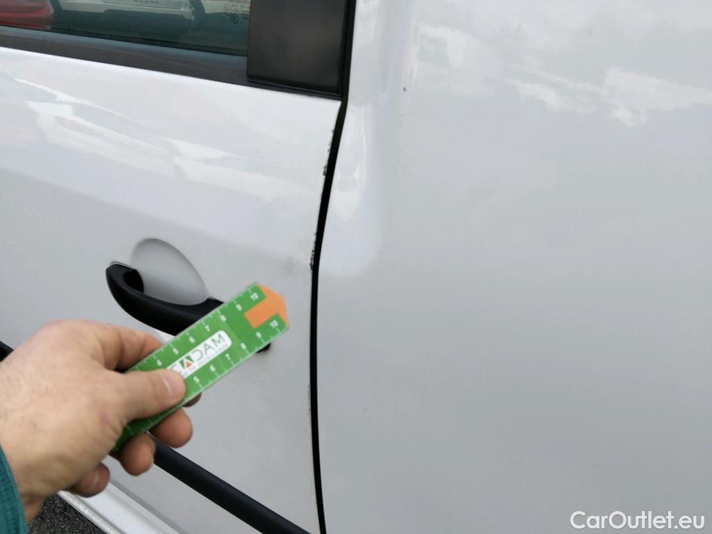  Volkswagen  Caddy VOLKSWAGEN  VU 4p 3G furgón derivado de t Furgón 2.0 TDI 110cv 4motion 4p #16