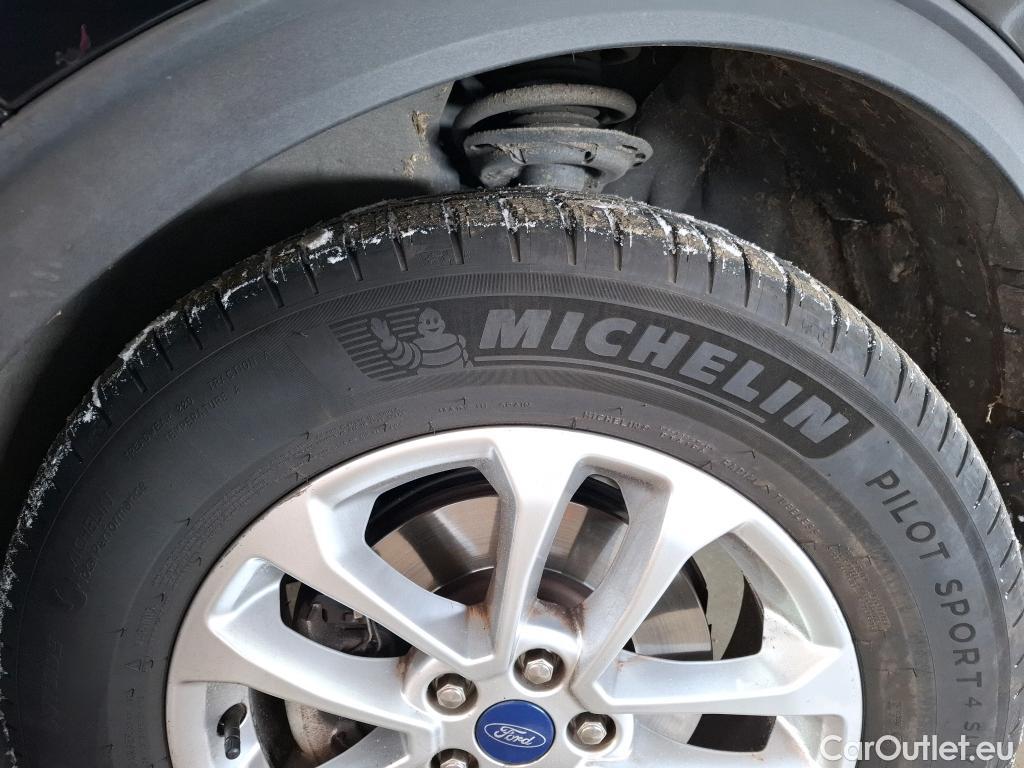  Ford  Kuga  / 2019 / 5P / SUV 2.5 Dur 225 hybrid PHEV Pshift Titanium / OPPO
 #12