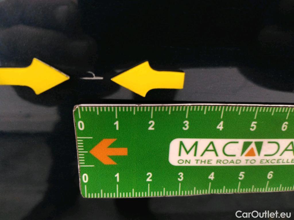  Peugeot  3008 PEUGEOT  / 2020 / 5P / SUV 1.6 HYBRID 225 E-EAT8 Allure Pack #24