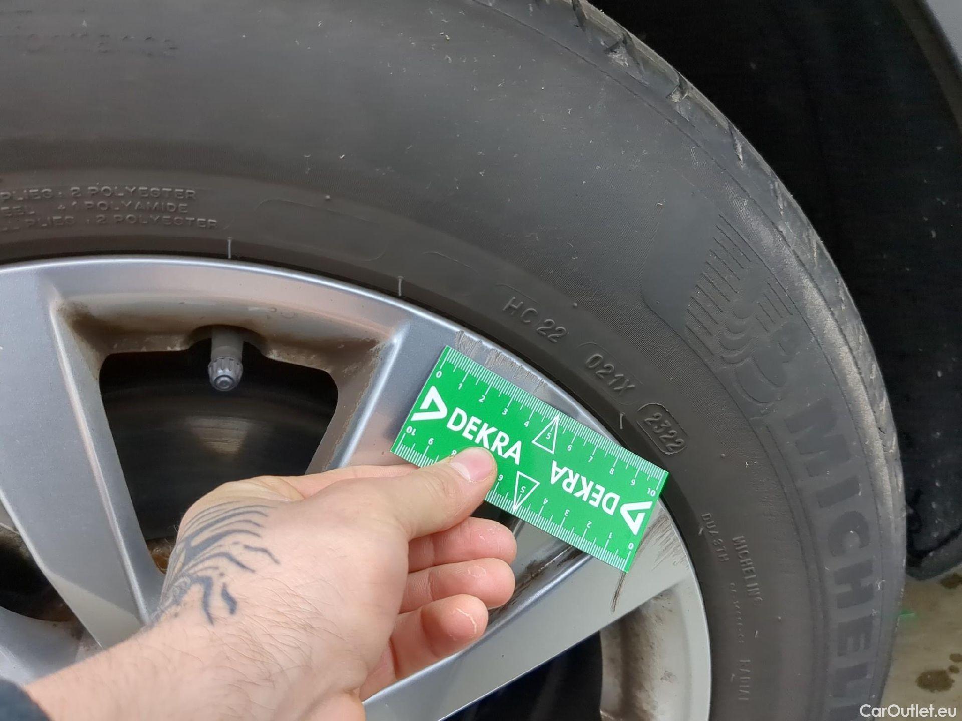  Peugeot  5008  Active Pack 1.2 PureTech 130CV BVA8 7 Sieges E6d #17