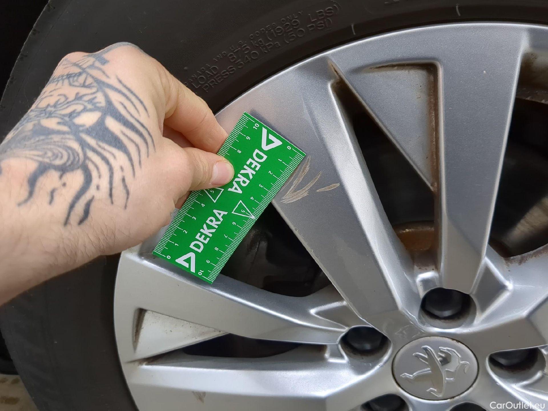  Peugeot  5008  Active Pack 1.2 PureTech 130CV BVA8 7 Sieges E6d #18