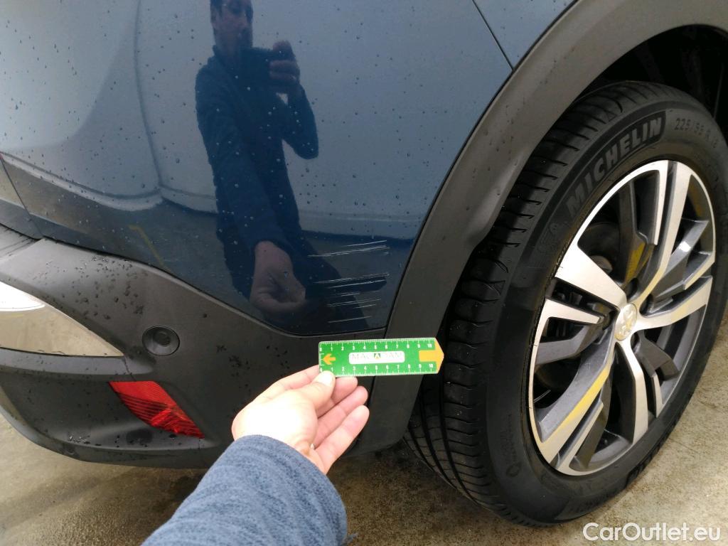  Peugeot  3008 PEUGEOT  / 2020 / 5P / SUV 1.6 HYBRID 225 E-EAT8 Allure Pack #3