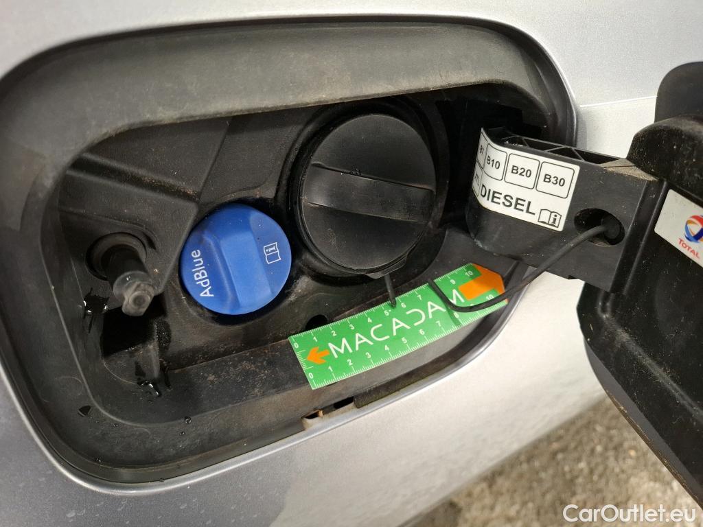  Peugeot  308 PEUGEOT  SW  2017  5P  Break BlueHDi 130 Allure Business #76