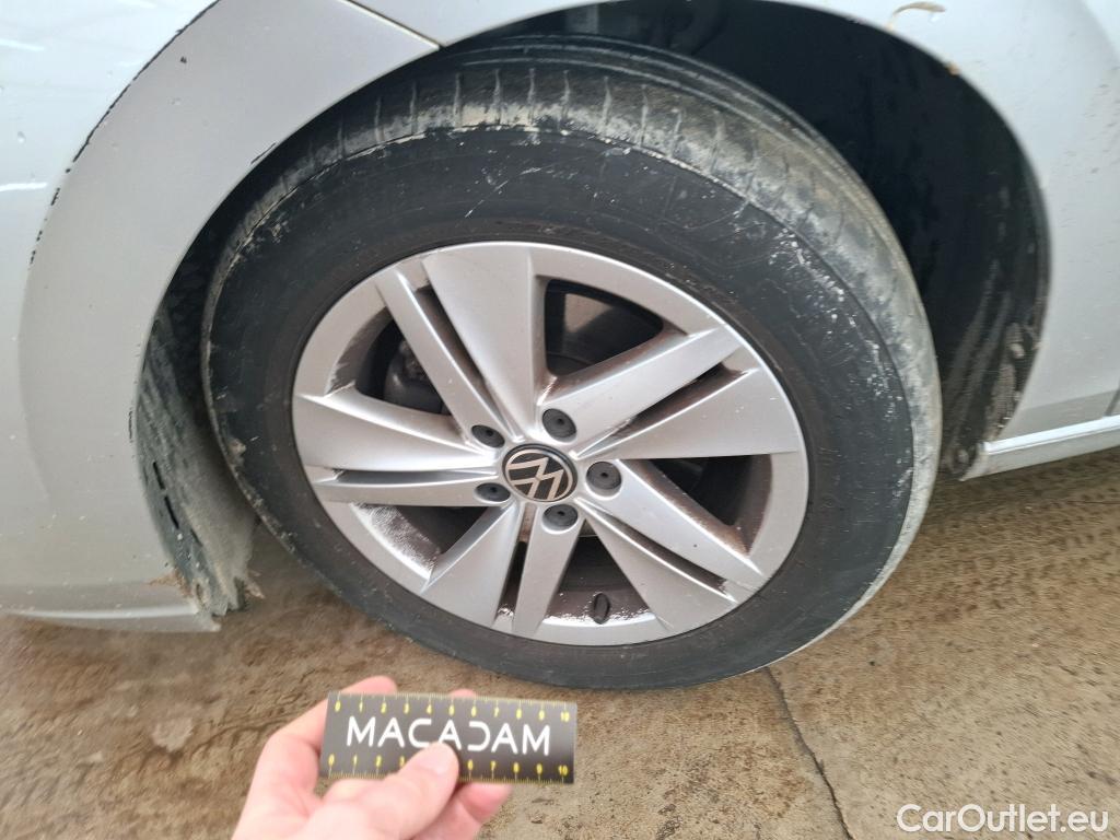  Volkswagen  Golf  VOLKSWAGEN / 2020 / 5P / Berline 2.0 TDI SCR 150 DSG7 Life Busi 1st #40