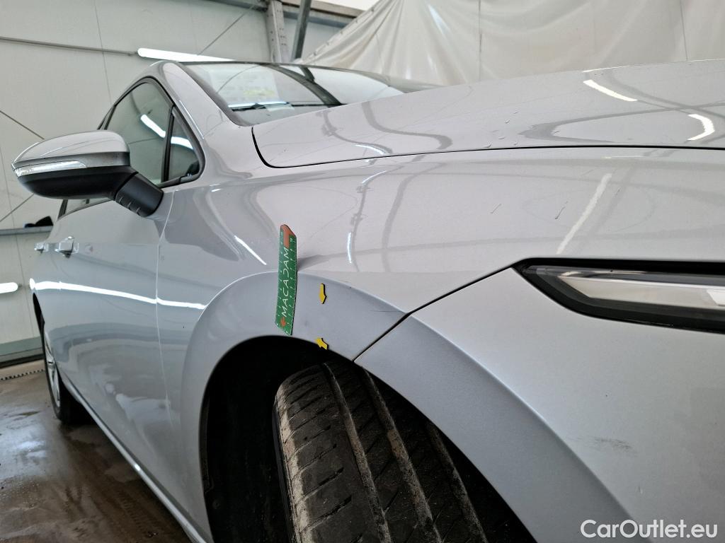  Volkswagen  Golf  VOLKSWAGEN / 2020 / 5P / Berline 2.0 TDI SCR 150 DSG7 Life Busi 1st #4