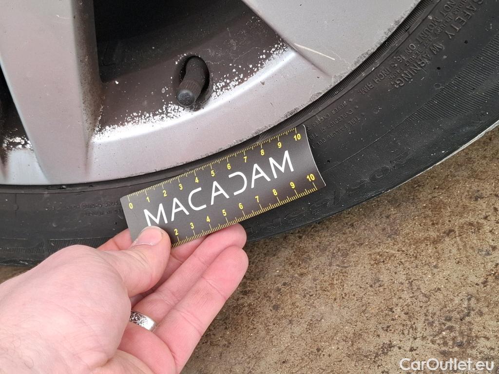  Volkswagen  Golf  VOLKSWAGEN / 2020 / 5P / Berline 2.0 TDI SCR 150 DSG7 Life Busi 1st #48