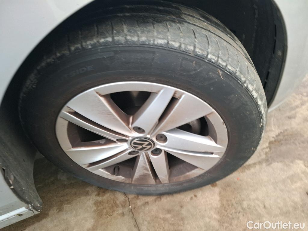  Volkswagen  Golf  VOLKSWAGEN / 2020 / 5P / Berline 2.0 TDI SCR 150 DSG7 Life Busi 1st #43